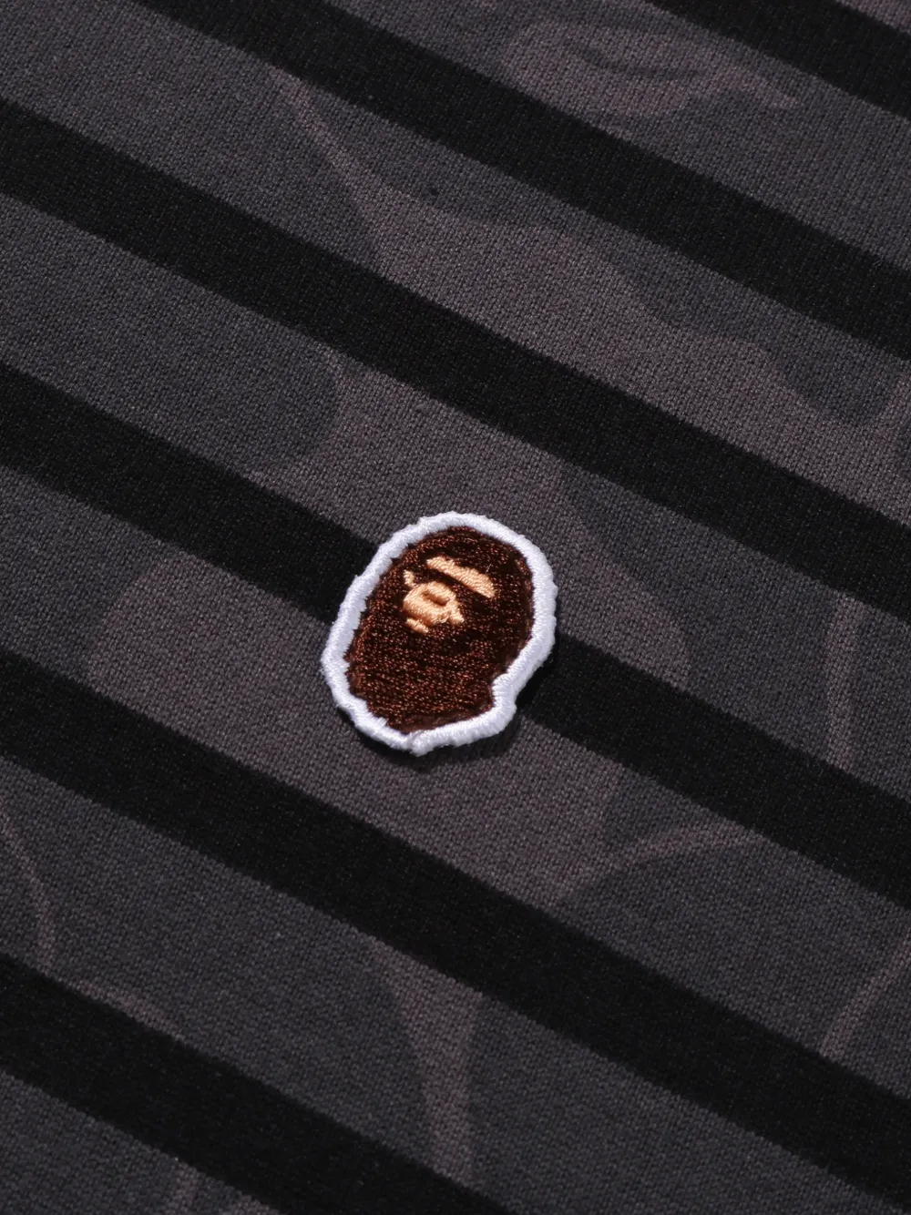 A BATHING APE Gestreept T-shirt met camouflageprint Zwart