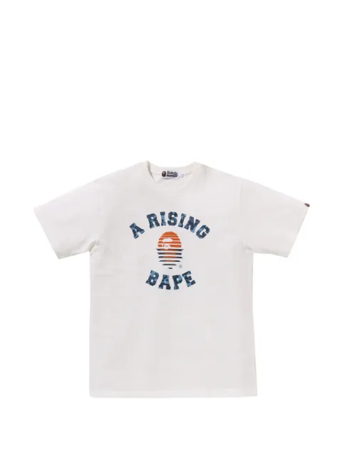 A BATHING APE® playera de algodón con estampado gráfico