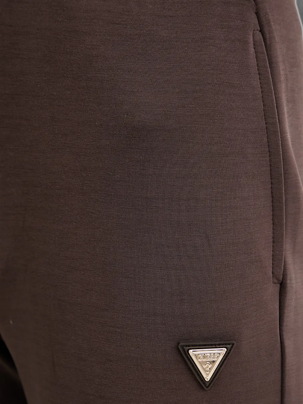 GUESS USA Trainingsbroek met logo-plakkaat en omgeslagen pijpen Bruin