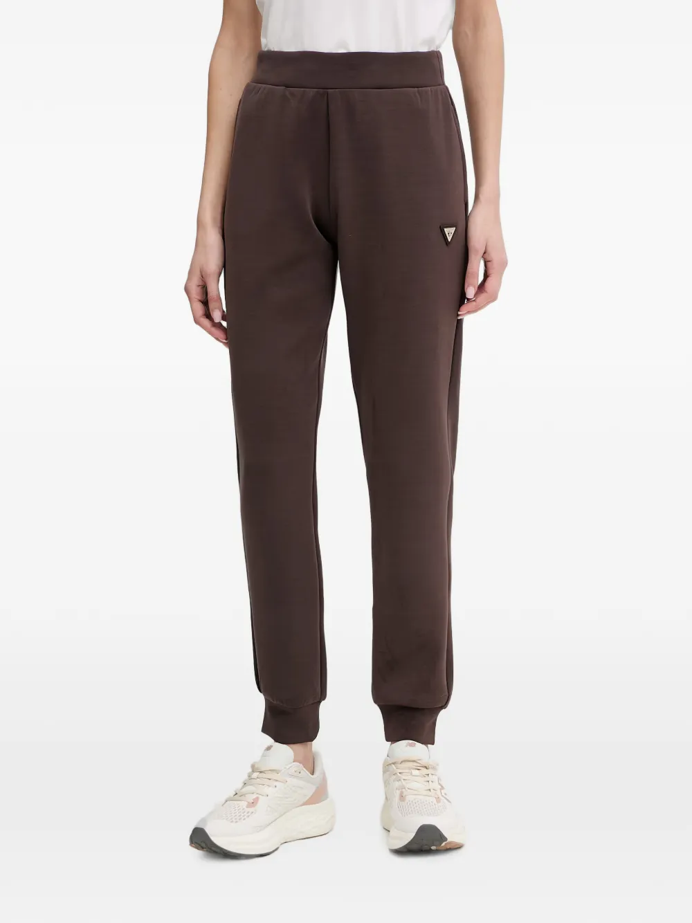 GUESS USA logo-plaque cuffed track pants - Marrone