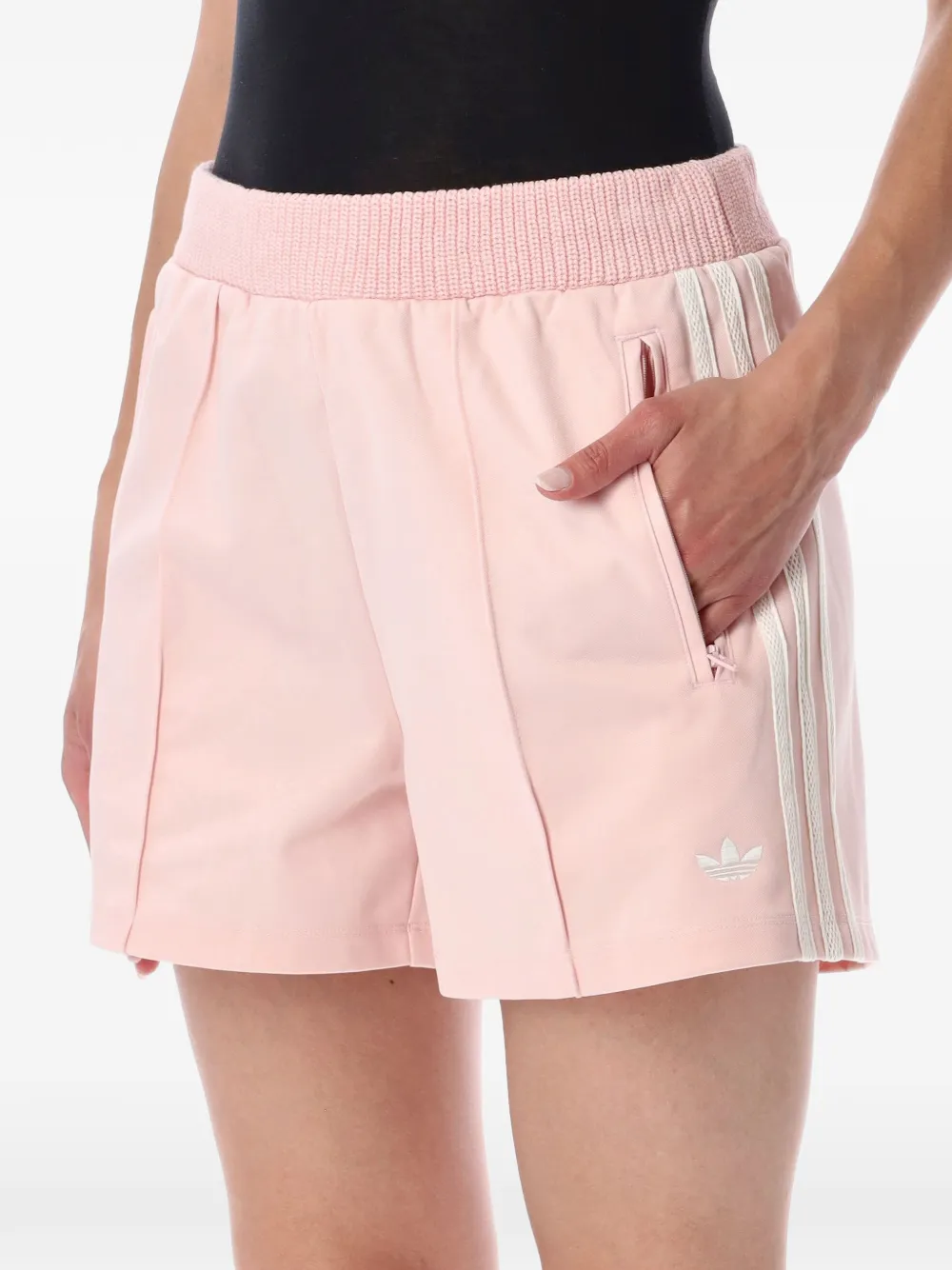 adidas Shorts met geborduurd logo en zijstreep Roze