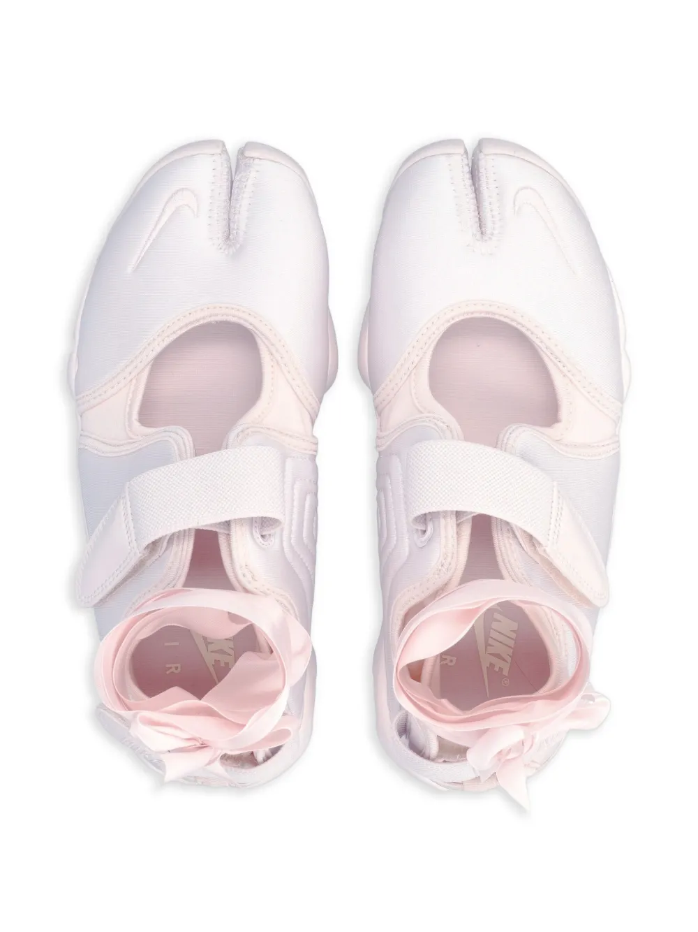 Nike Air Rift SE sneakers met strik en split Beige