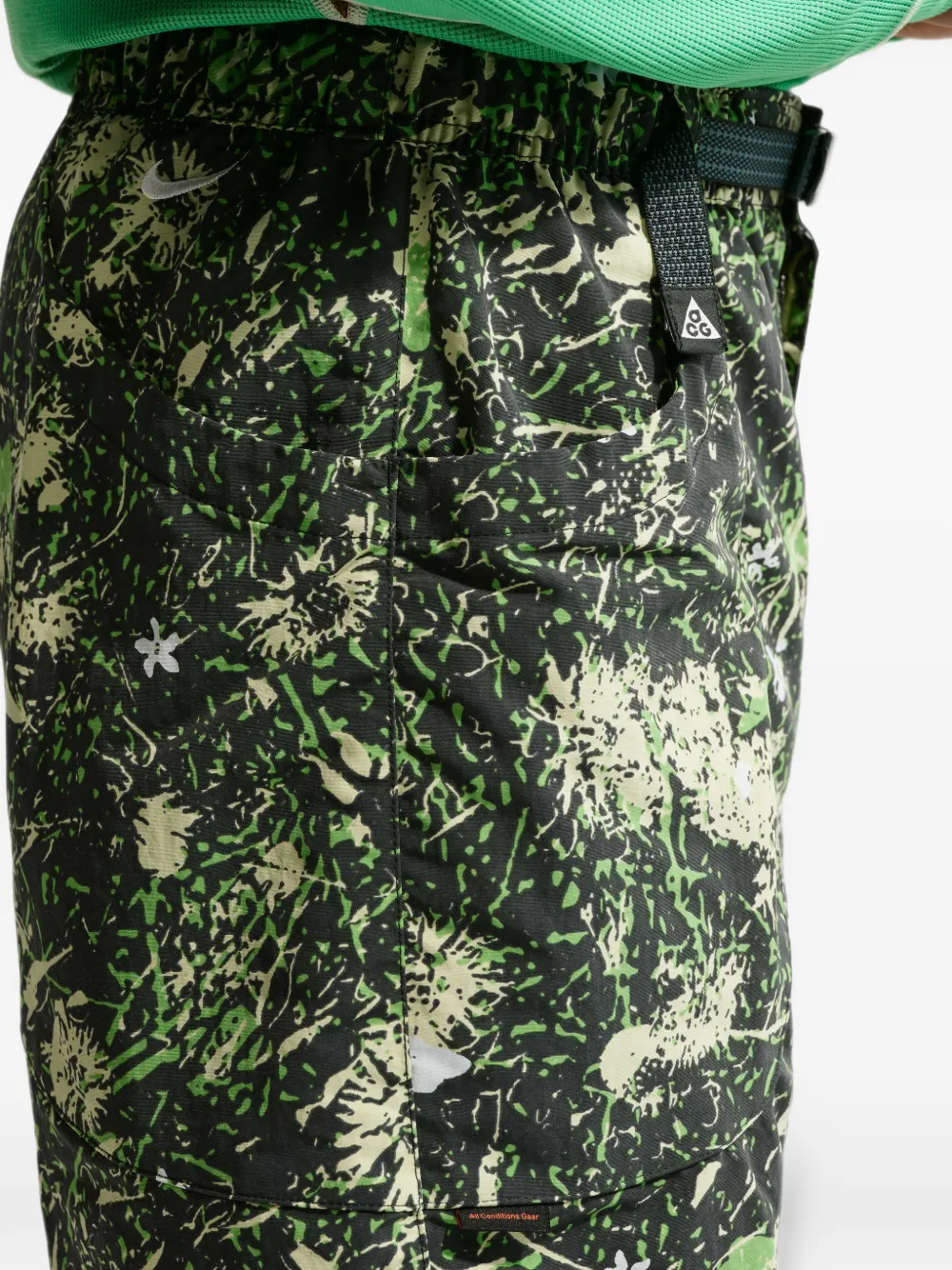 Nike ACG Dolomiti shorts met print Groen