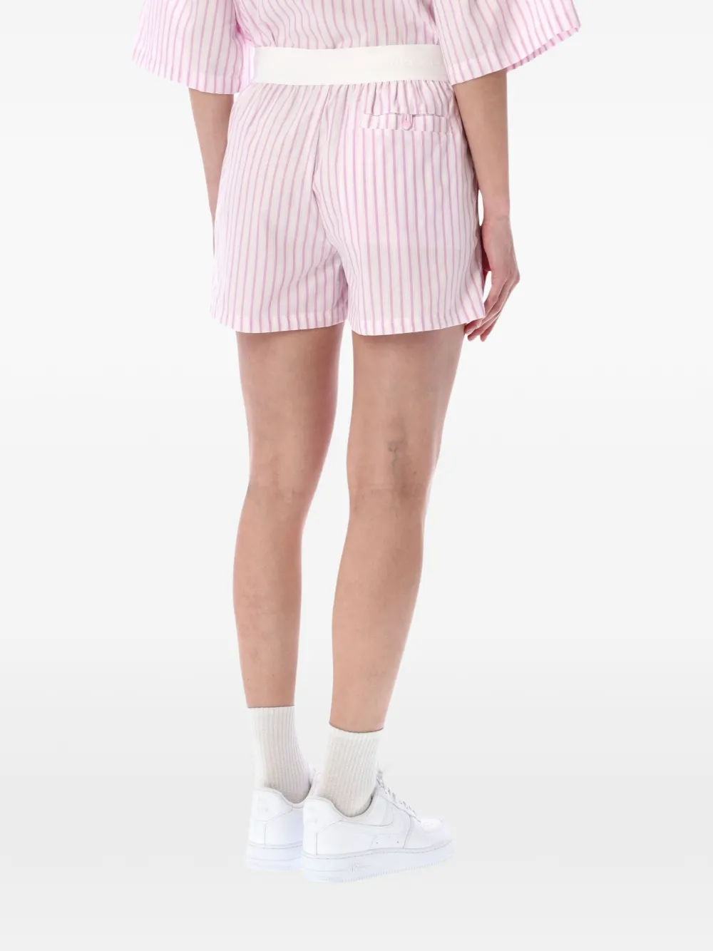 Nike Chill popeline geplooide shorts met strepen Roze