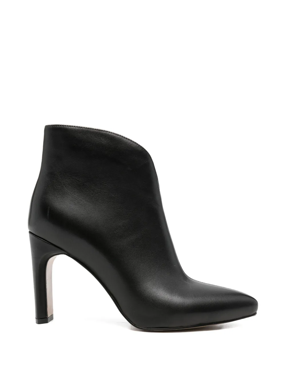 pointed-toe boots