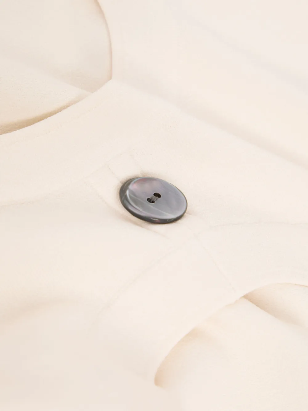 Maria McManus Mouwloze tanktop met knopen Beige