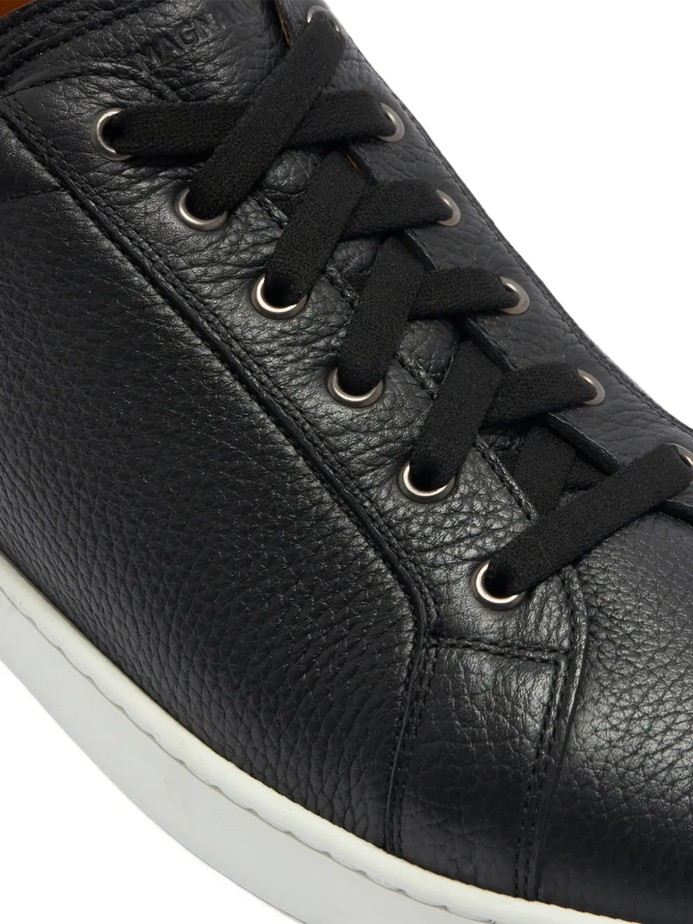 Magnanni pebbled leather sneakers Zwart