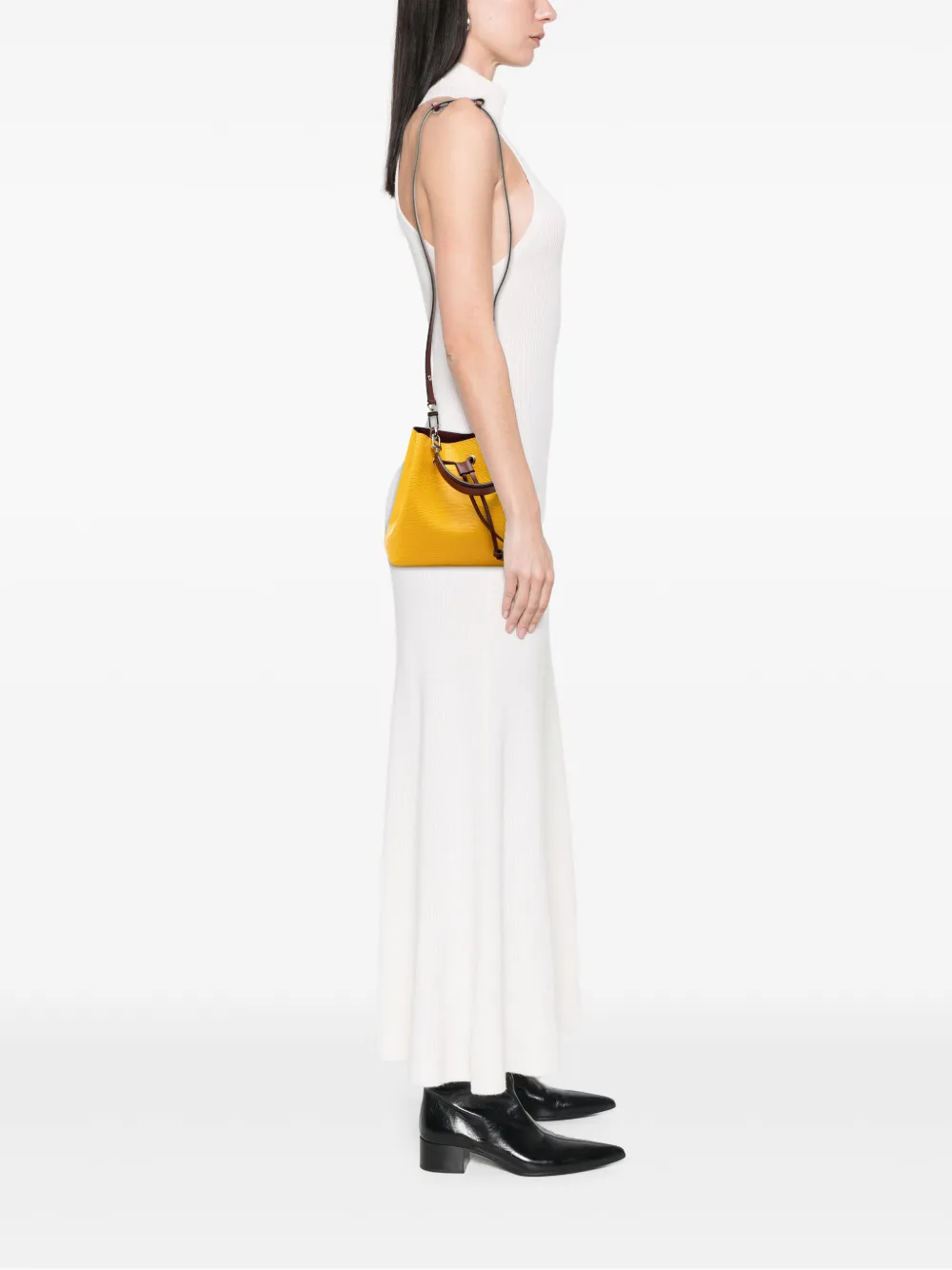 Louis Vuitton Pre-owned 2019 Epi Neonoe BB Bucket Bag in Yellow, view 2