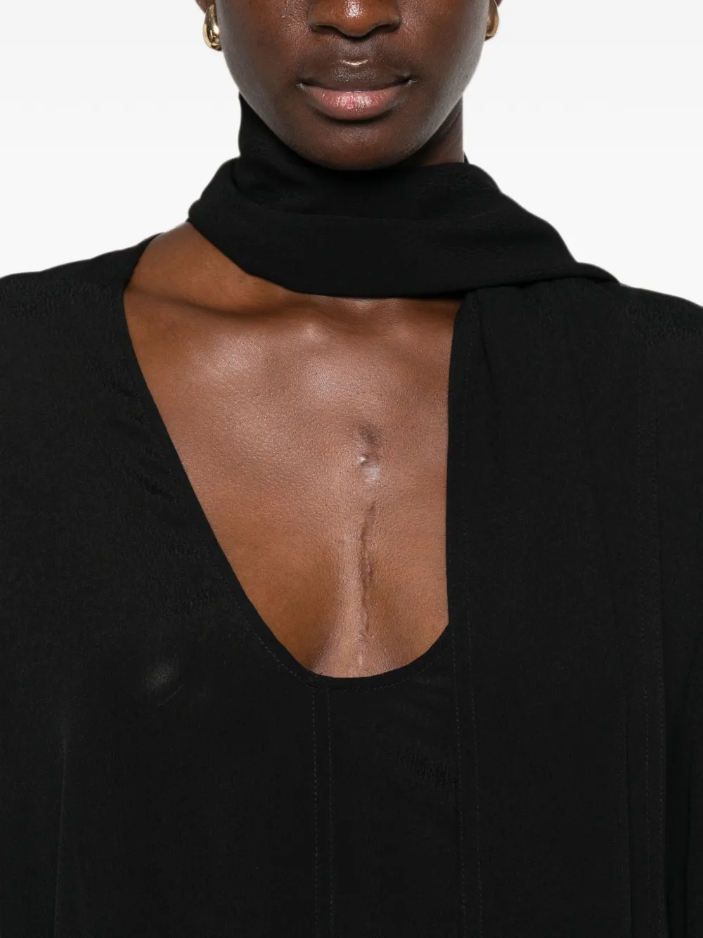 TOTEME Maxi-jurk met V-hals en sjaaldetail Zwart