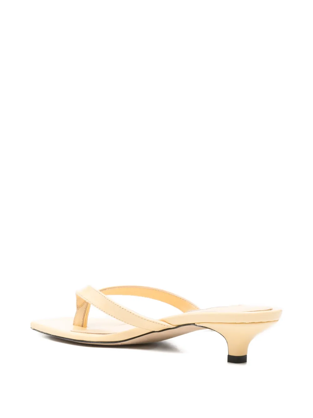 TOTEME naplack kitten-heel sandals Geel