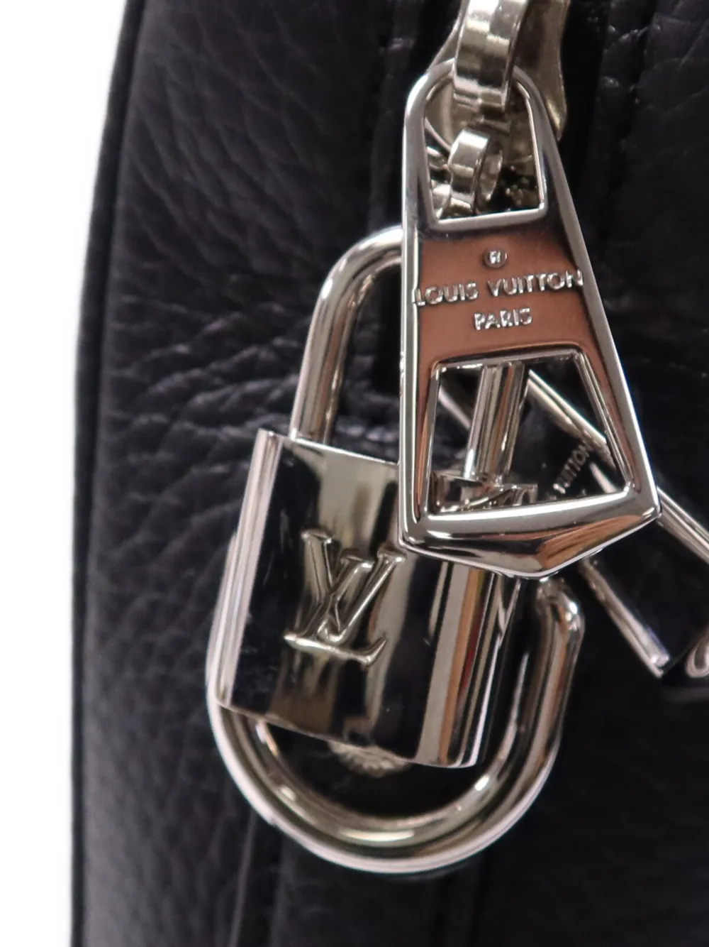 Louis Vuitton Pre-owned Armand Pebbled Briefcase in Black, view 5