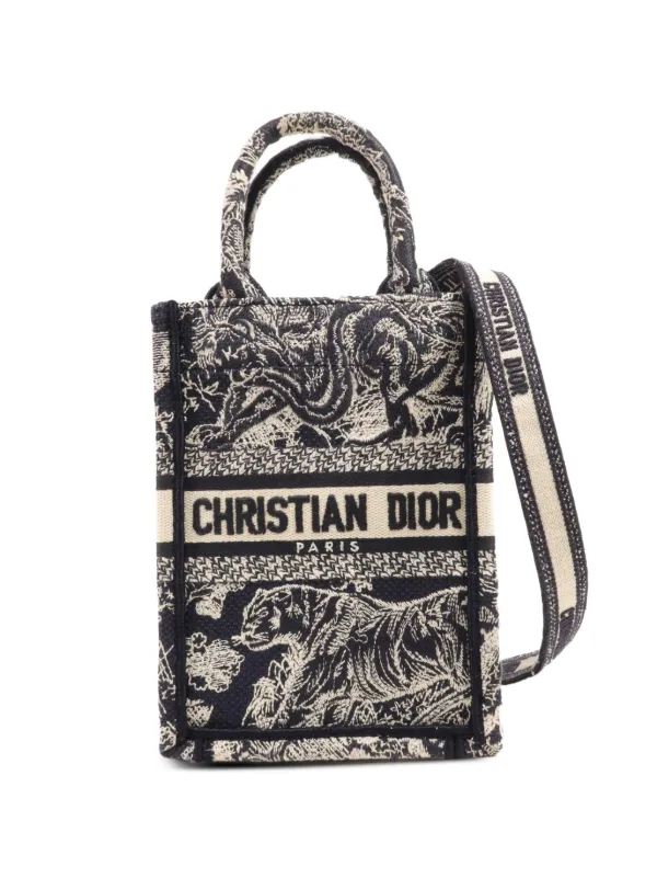 Christian Dior prêt-à-porter 36035176_67655446_600.jpg