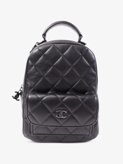 CHANEL Pre-Owned mochila capitonada con logo CC