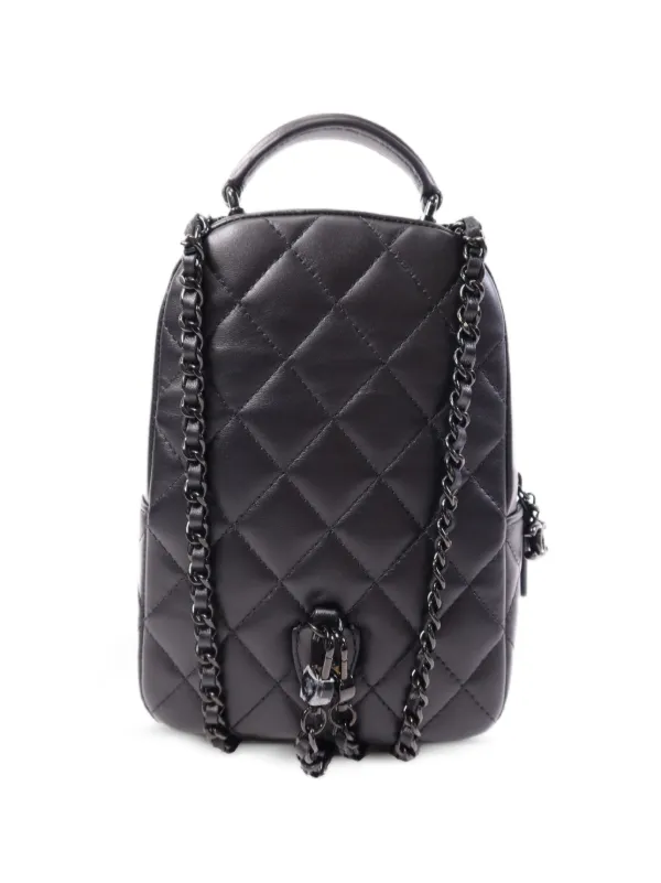 patagonia foldable backpack Lightweight Black Hole® Pack 26L – Worn Wear® SETTORE_Donna Herschel Backpack With Patches Condition:Very Good a spacious interior with
