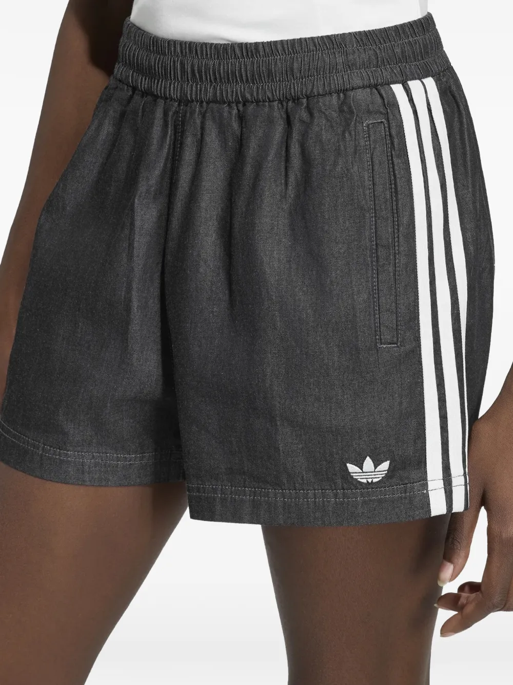 adidas Summer Glow side-stripe shorts Zwart