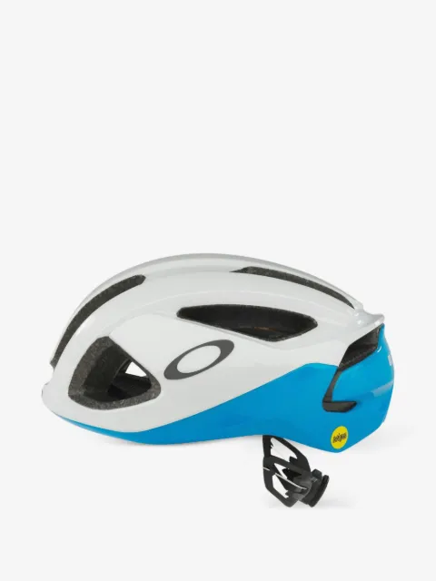 Oakley ARO3 cycling helmet