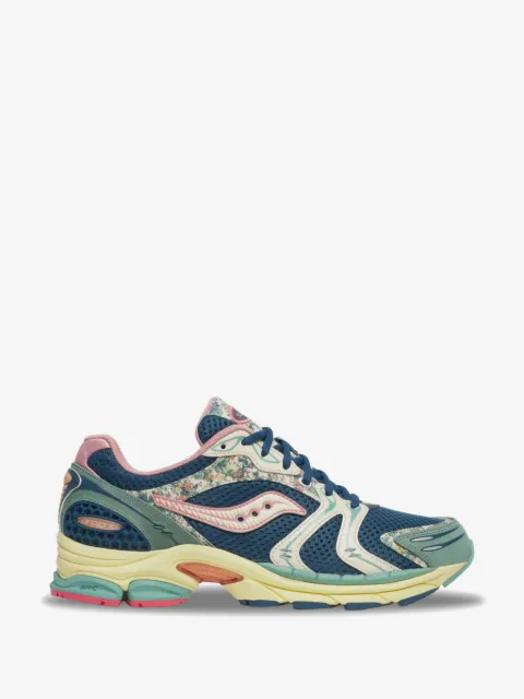 Saucony id Triumph 4 “Kissaten” パネル スニーカー