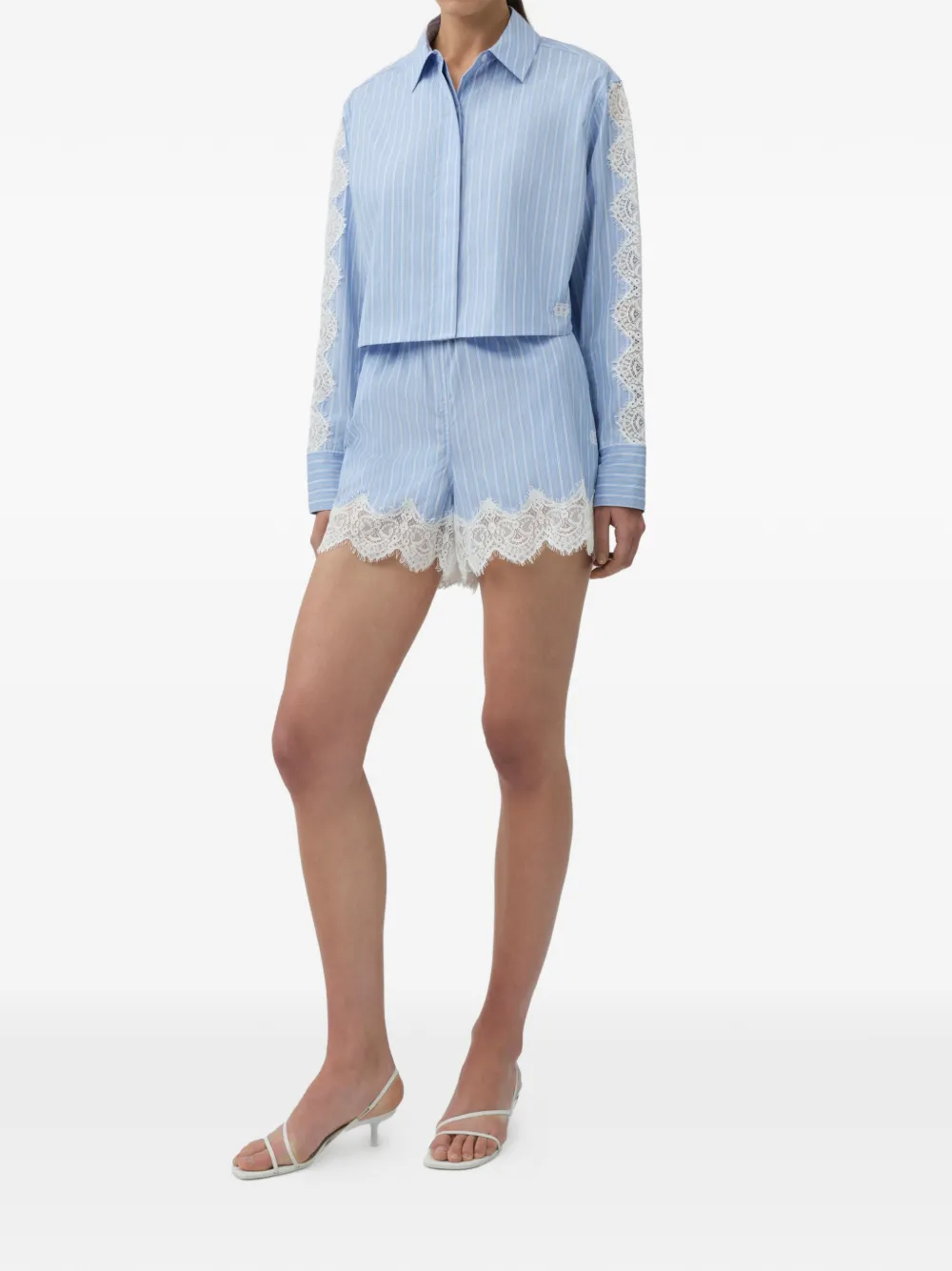 SIMKHAI Emmie shorts met gestreepte afwerking van kant Blauw