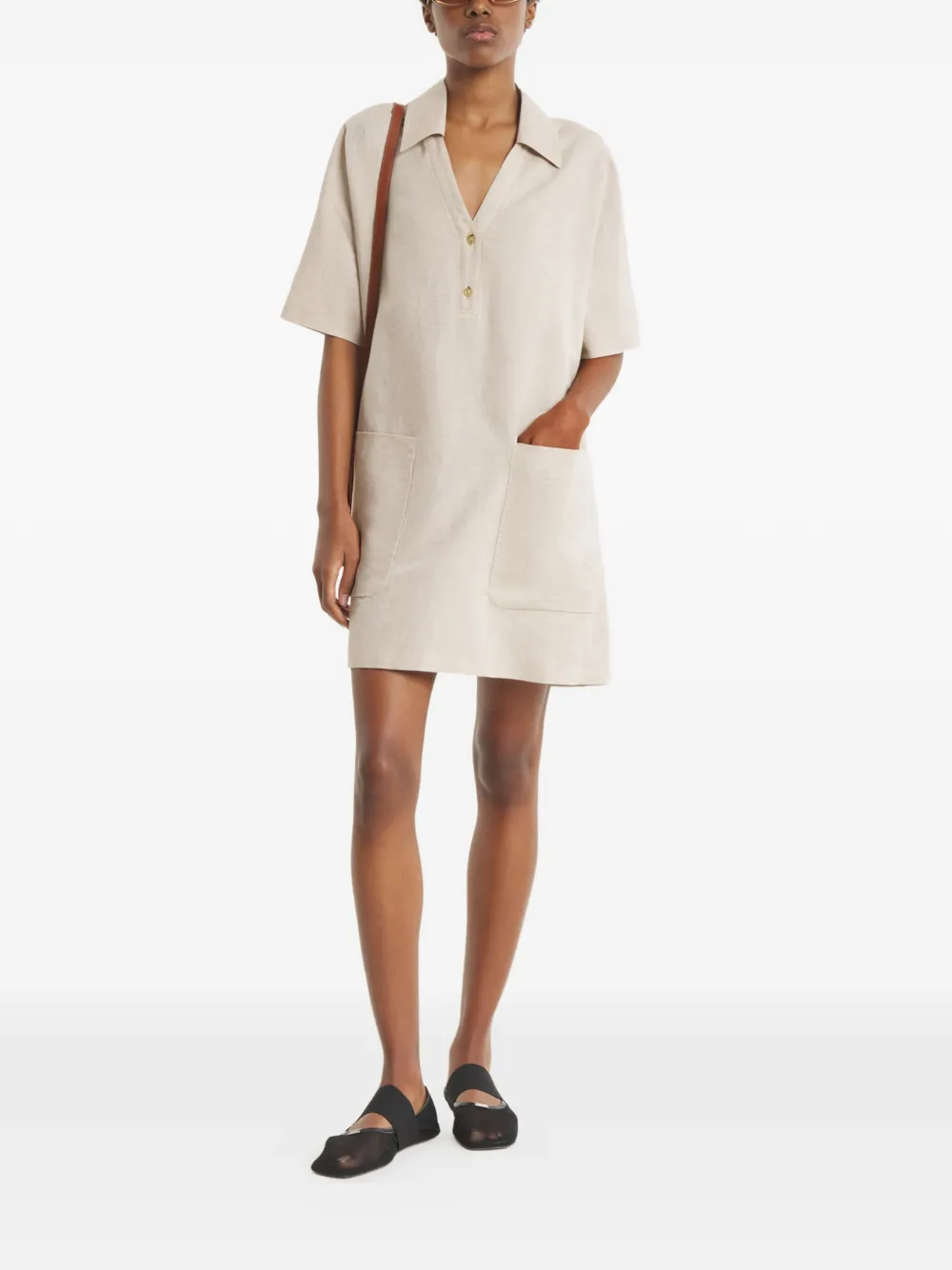Maison Kitsuné Mini-jurk met zakdetail en korte mouwen Beige