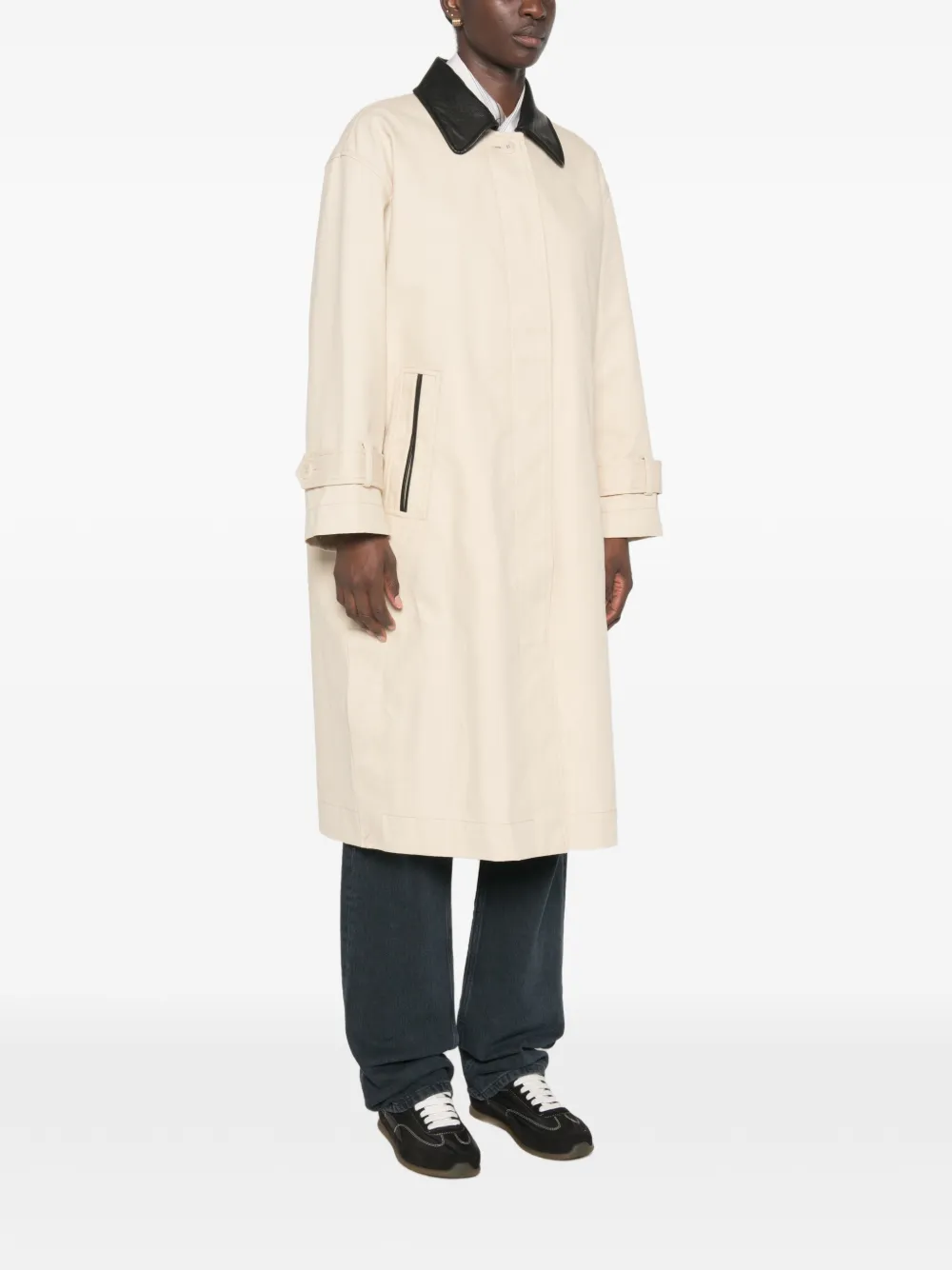 SANDRO Jas met enkele rij knopen en leren kraag Beige