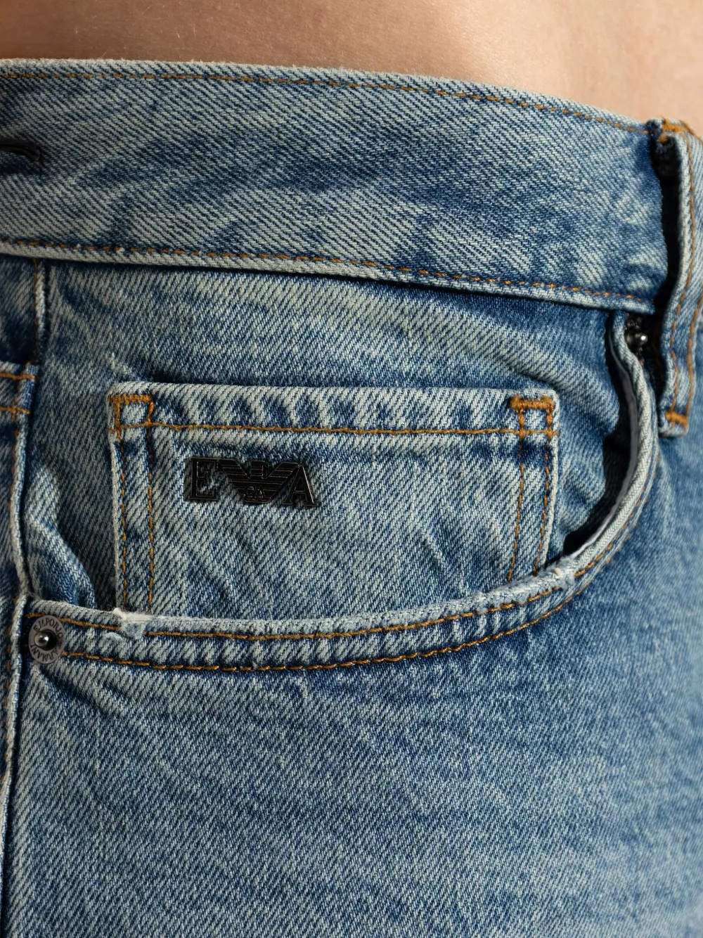 Emporio Armani Jeans met gerafeld logoplakkaat Blauw