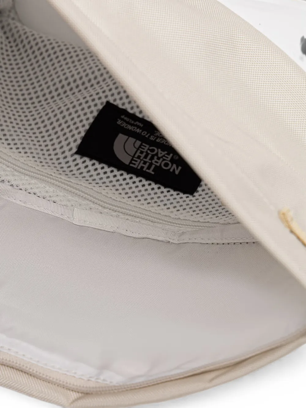 The North Face Base Camp schoudertas met gespsluiting en logo-print Wit