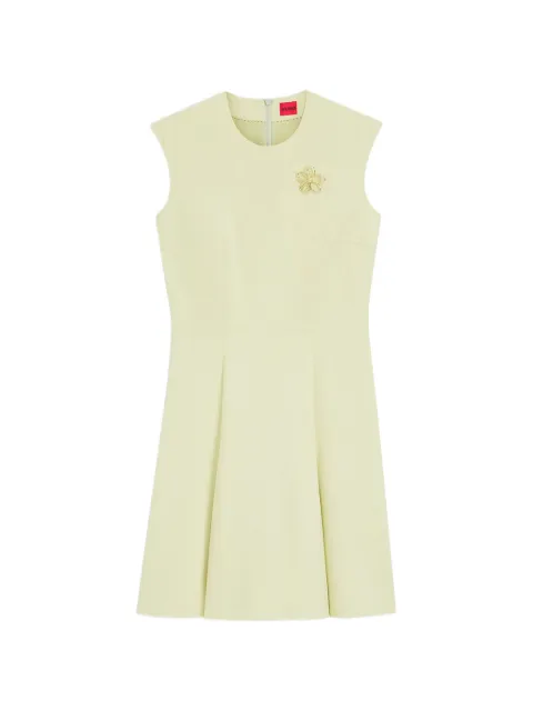HUGO vestido plisado con broche floral