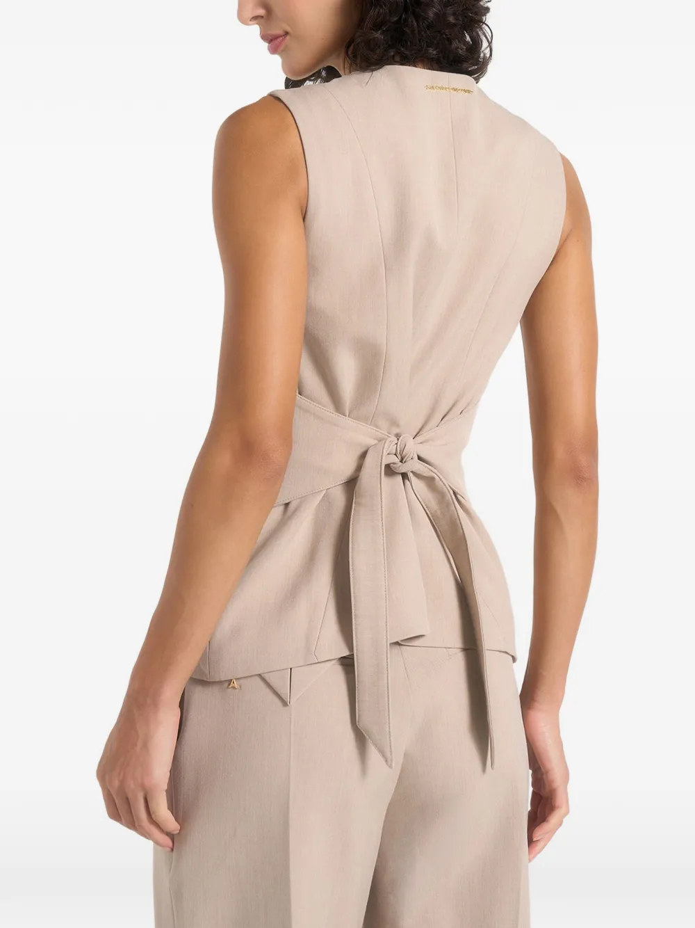 Manière De Voir Maisie getailleerd gilet met ronde hals Beige