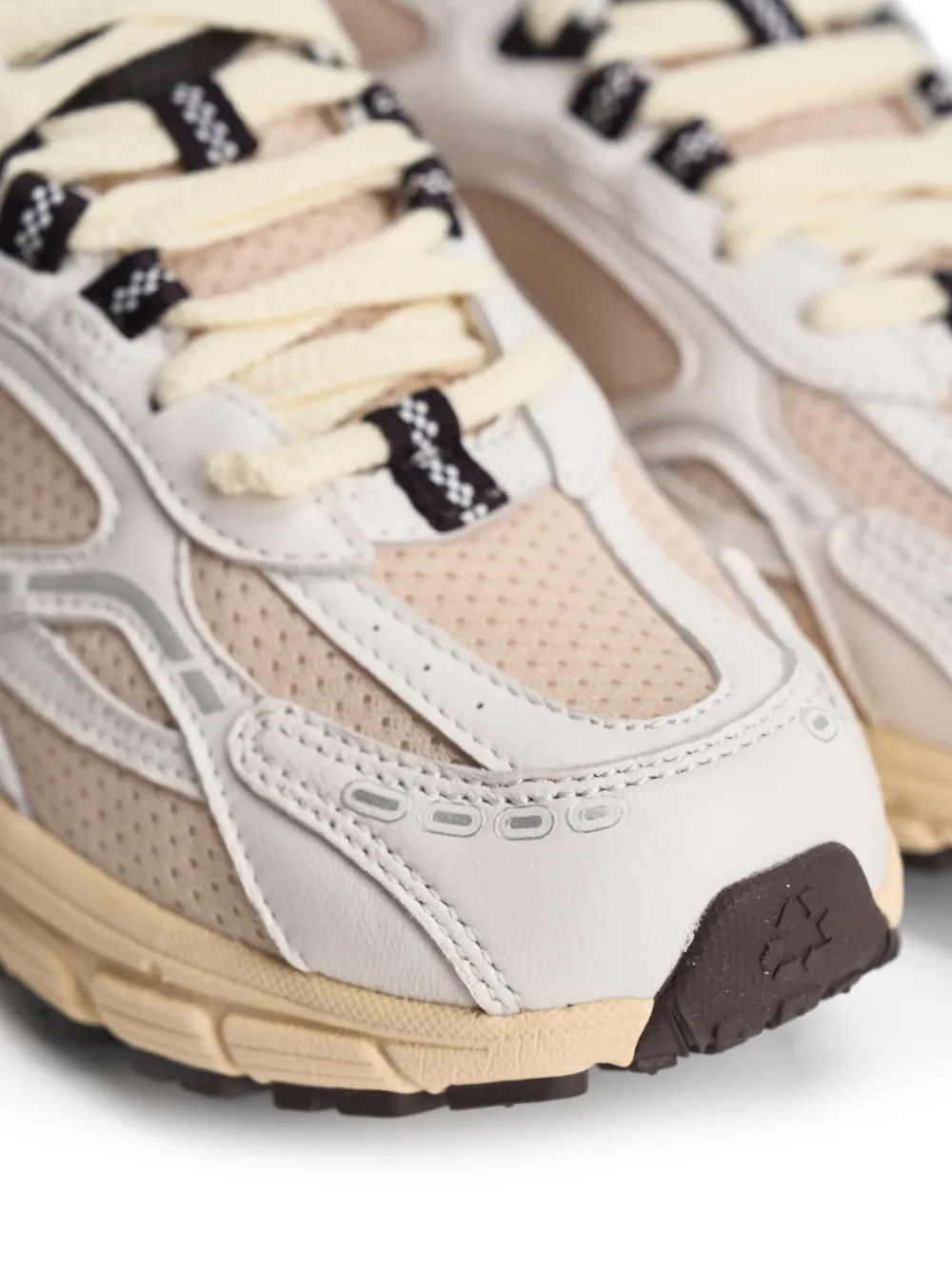 The Mercer Brand The Re-Run sneakers met vlakken Beige