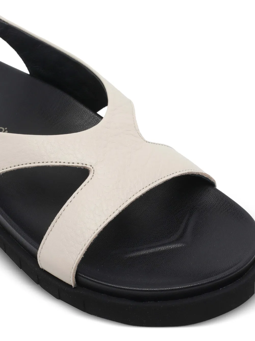 ANGEL ALARCON Platte leren sandalen Beige