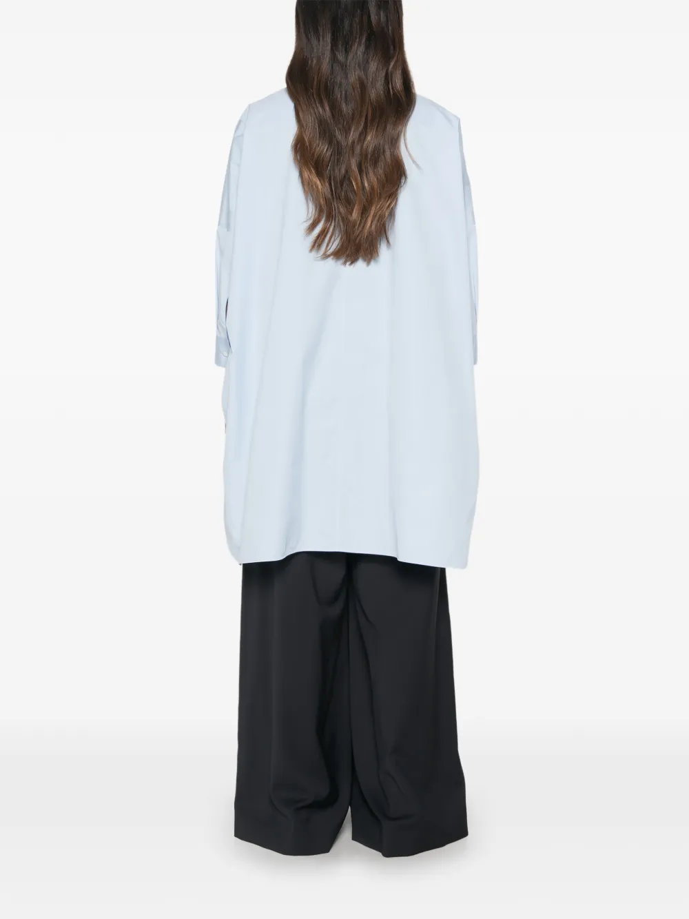 Jil Sander Ruimvallend lichtgewicht katoenen popeline blouse met cropped mouwen en geborduurd -monogram Blauw