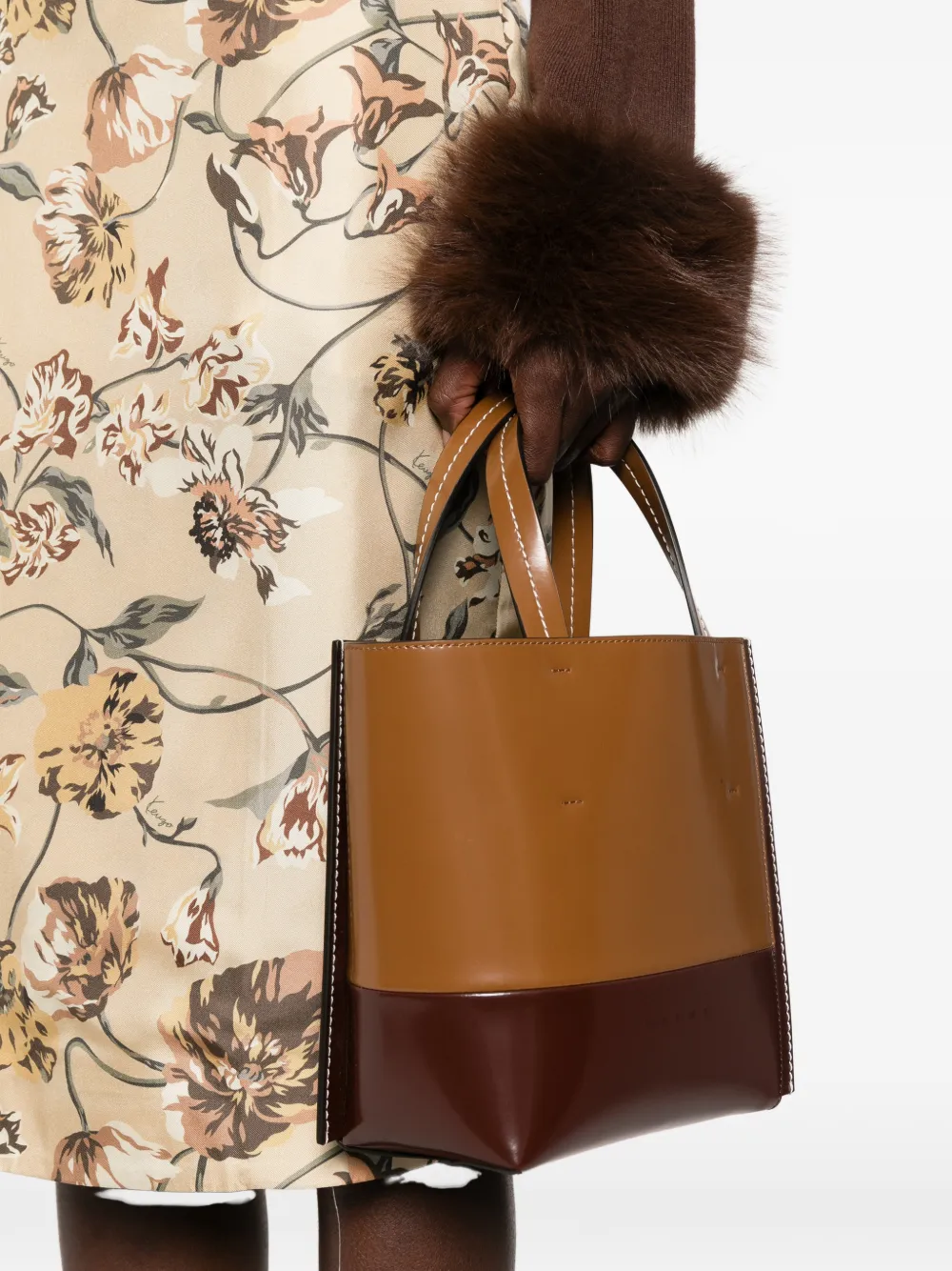 Marni Kleine Museo tweekleurige bucket-tas met contrasterende stiksels Bruin