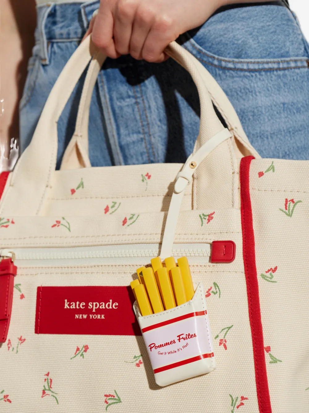 Kate Spade フレンチフライ バッグチャーム | ホワイト | FARFETCH JP