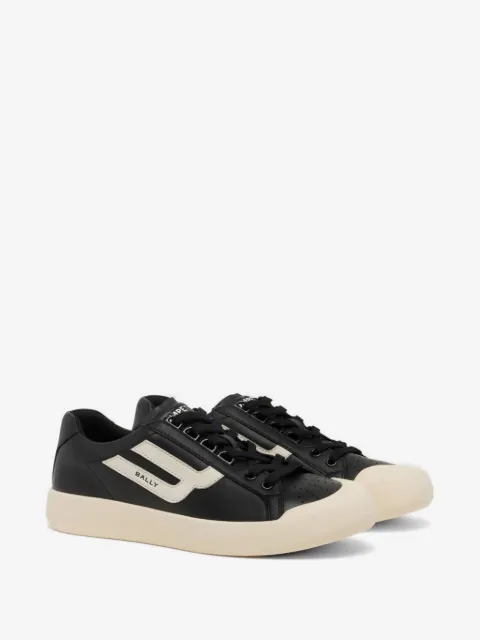 Bally tenis con perforaciones y logo