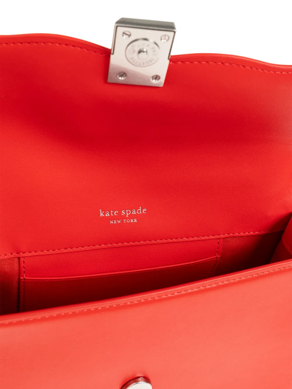 Kate Spade Deco Wavy leren mini-crossbodytas met gewelfde afwerking Rood