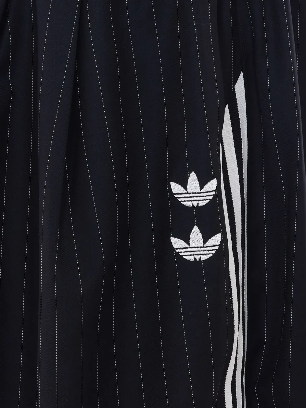 adidas x Willy Chavarria gestreepte shorts Blauw
