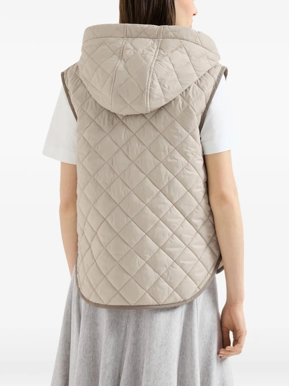 Brunello Cucinelli Lichtgewicht matte nylon gewatteerde top met Thermore vulling en capuchon Beige