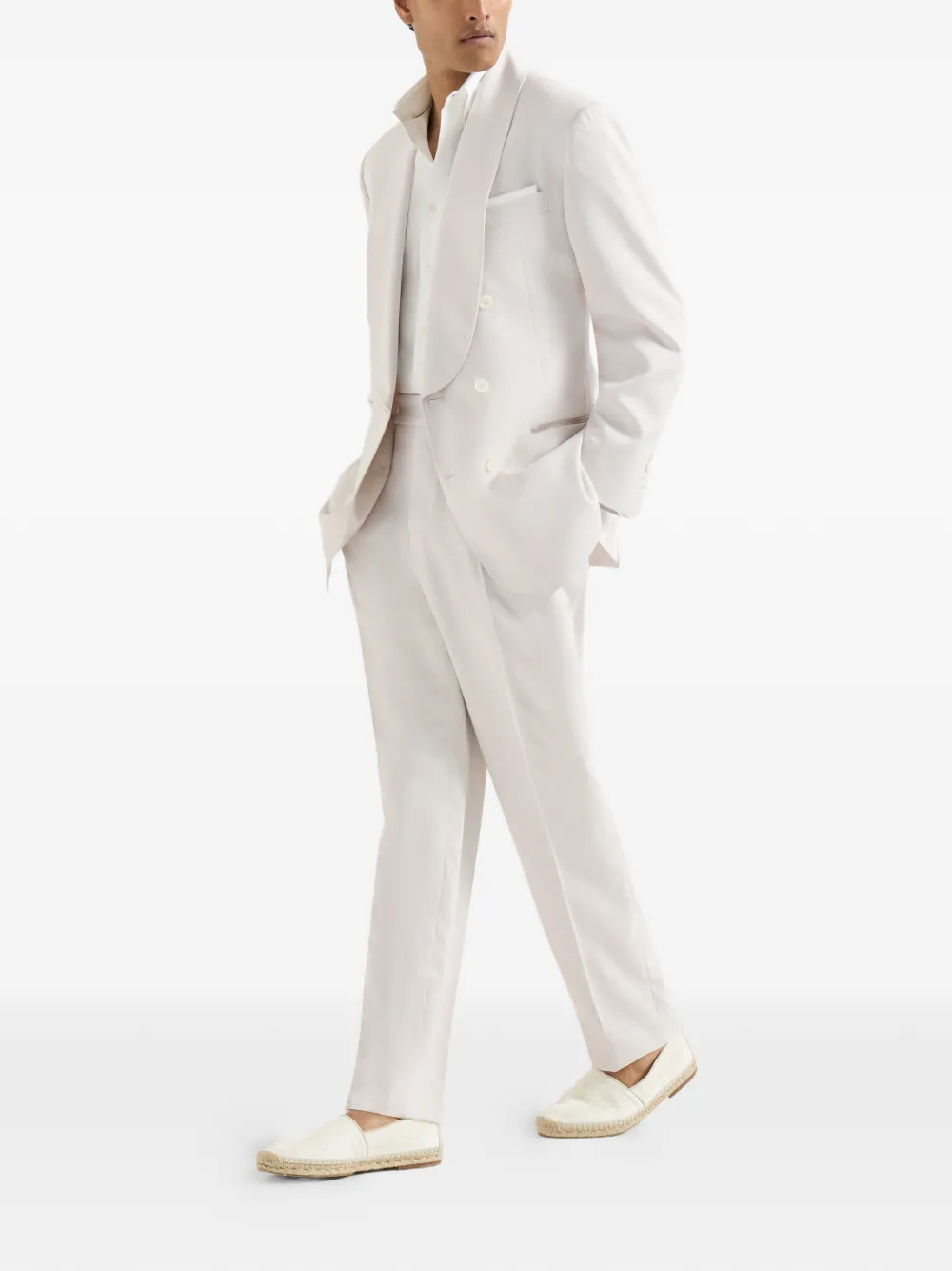Brunello Cucinelli Délavé zijden twill smoking met anderhalve rij knopen met sjaalrevers en broek met dubbele plooien Beige