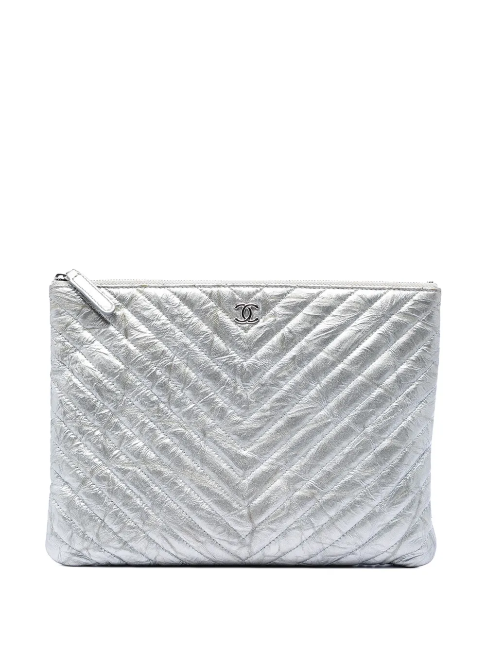 CHANEL Pre-Owned 2018 Medium Chevron Metallic Aged Calfskin O Case clutch bag - Silber