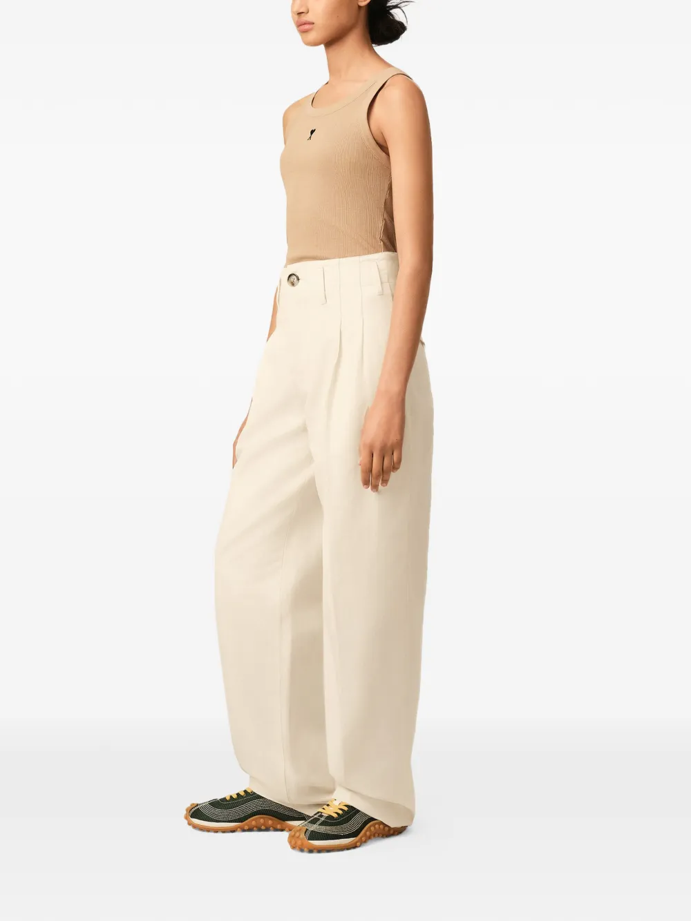 AMI Paris Katoen en linnen broek met twee plooien Beige