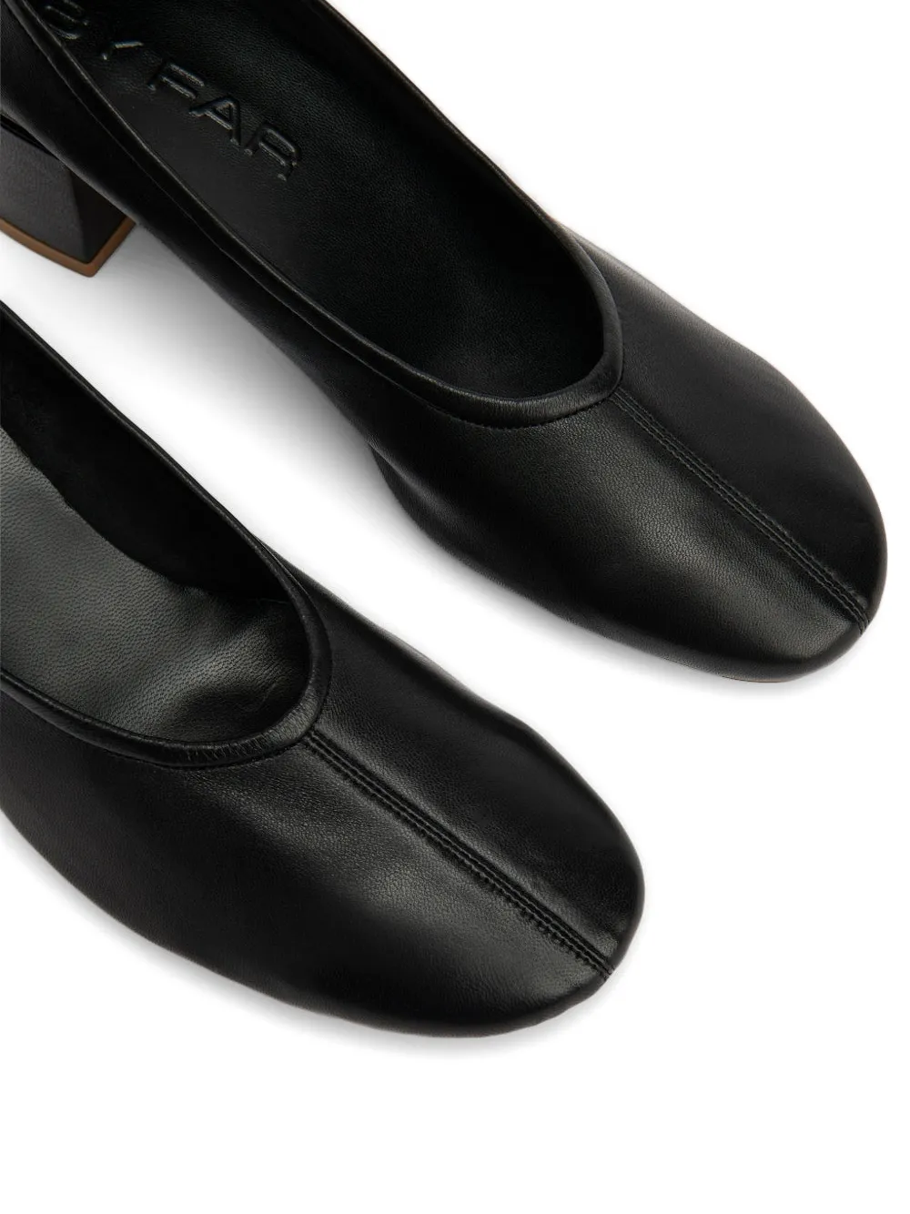 BY FAR Prudence leather pumps Zwart
