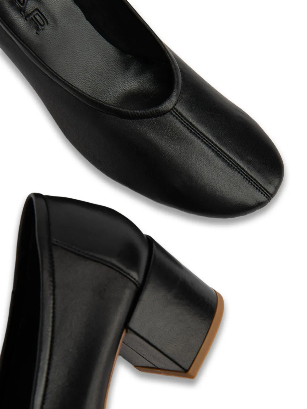 BY FAR Prudence leather pumps Zwart