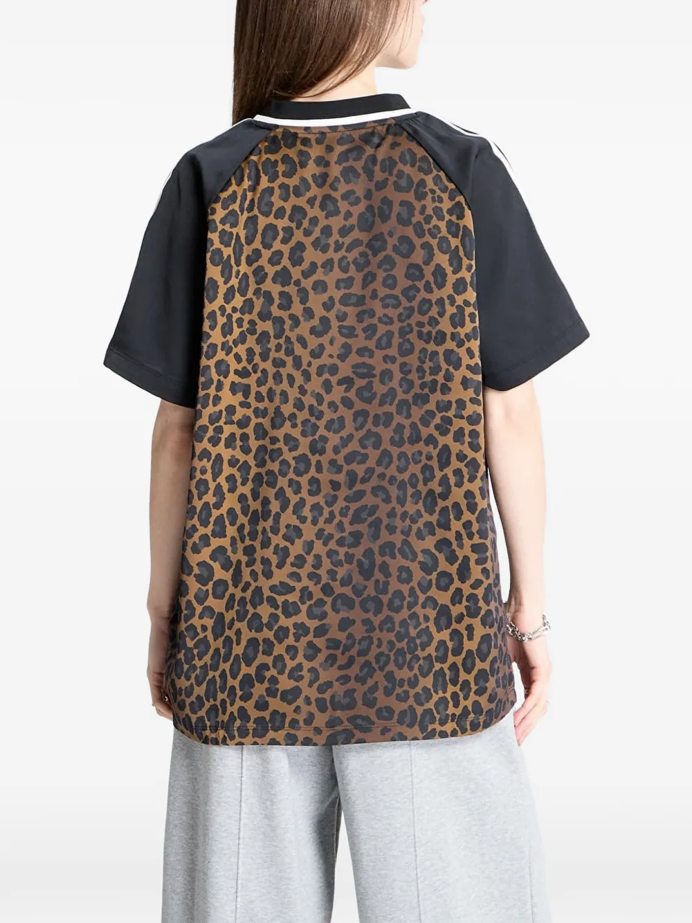 adidas T-shirt met luipaardprint Bruin