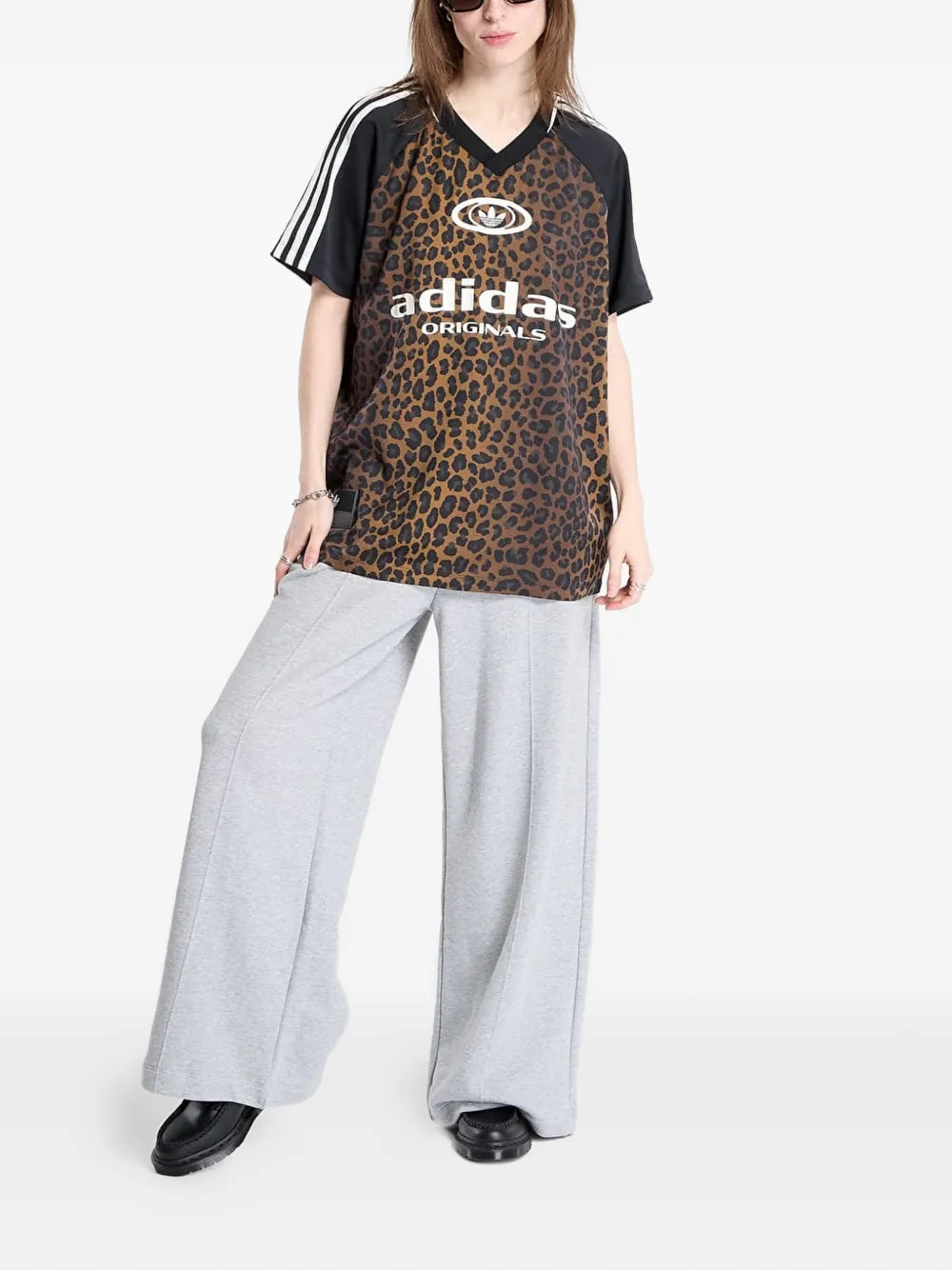 adidas T-shirt met luipaardprint Bruin