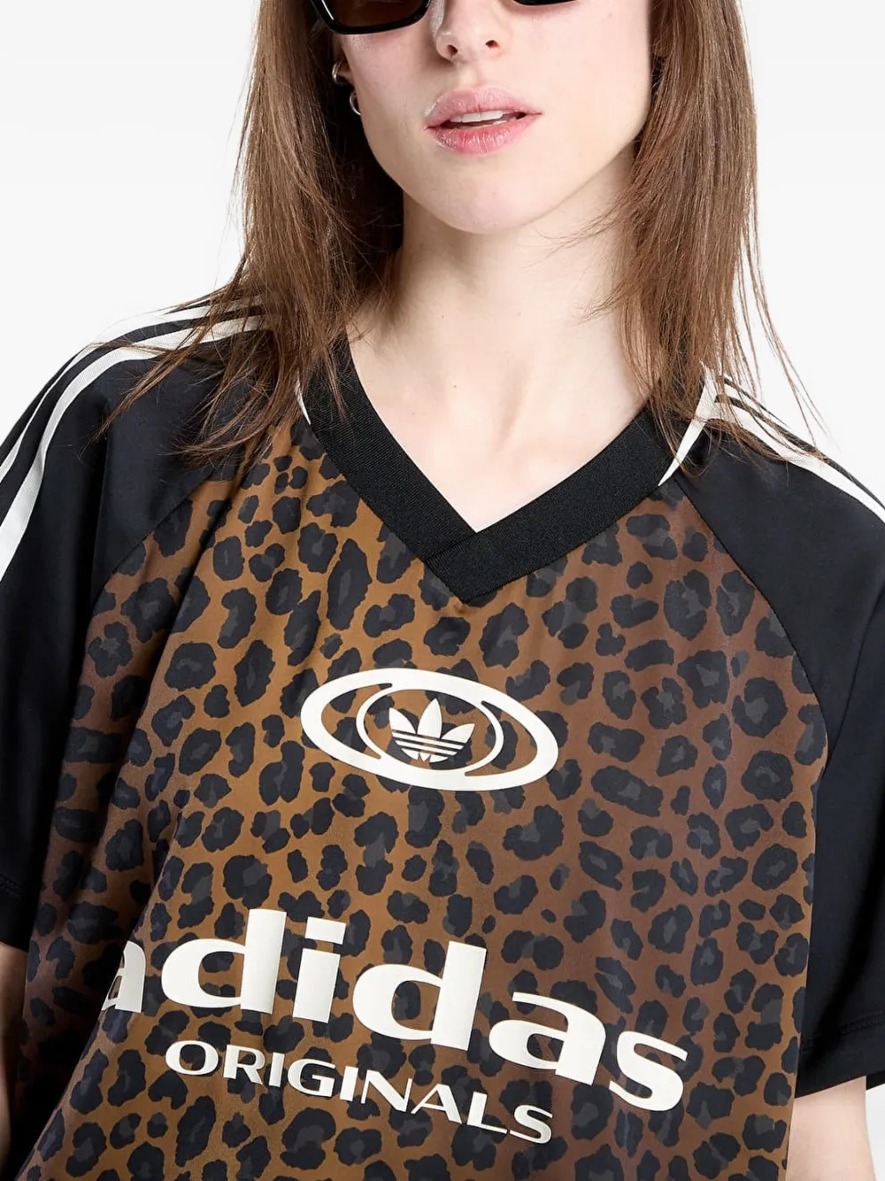 adidas T-shirt met luipaardprint Bruin