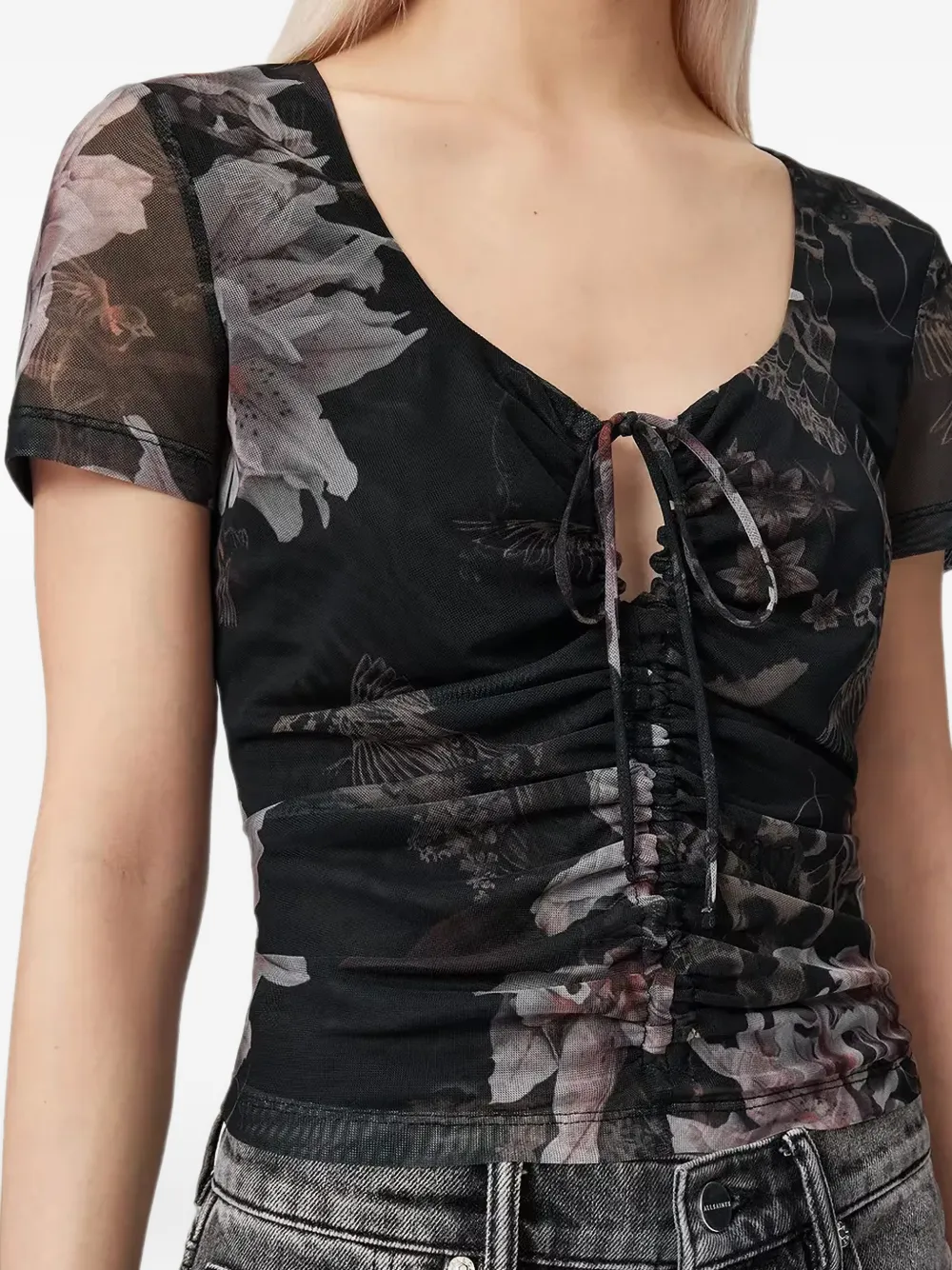 AllSaints Slim-fit T-shirt met ruches en bloemenprint Zwart