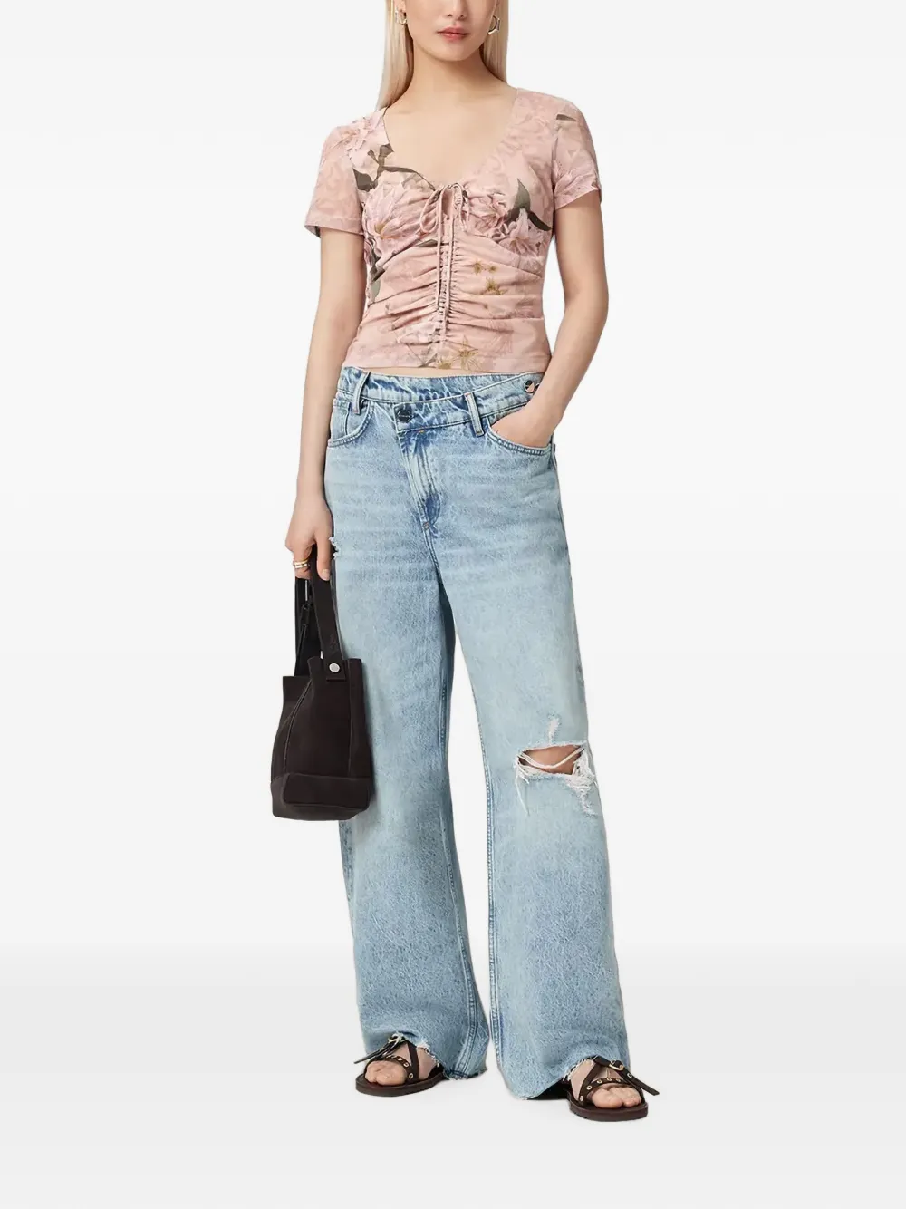 AllSaints Getailleerd T-shirt met bloemenprint en ruches Roze