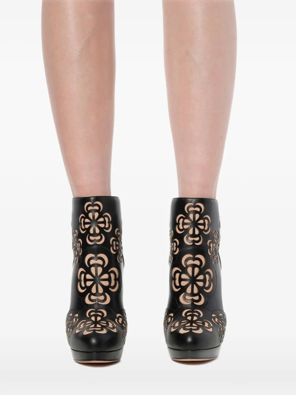 Alexander McQueen cut-out ankle boots Zwart