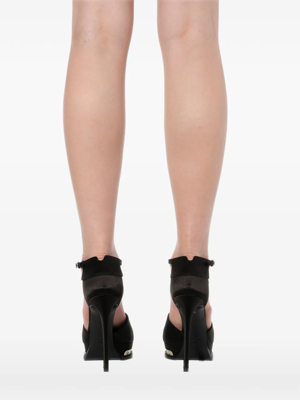 Alexander McQueen Satijnen pumps met studs Zwart