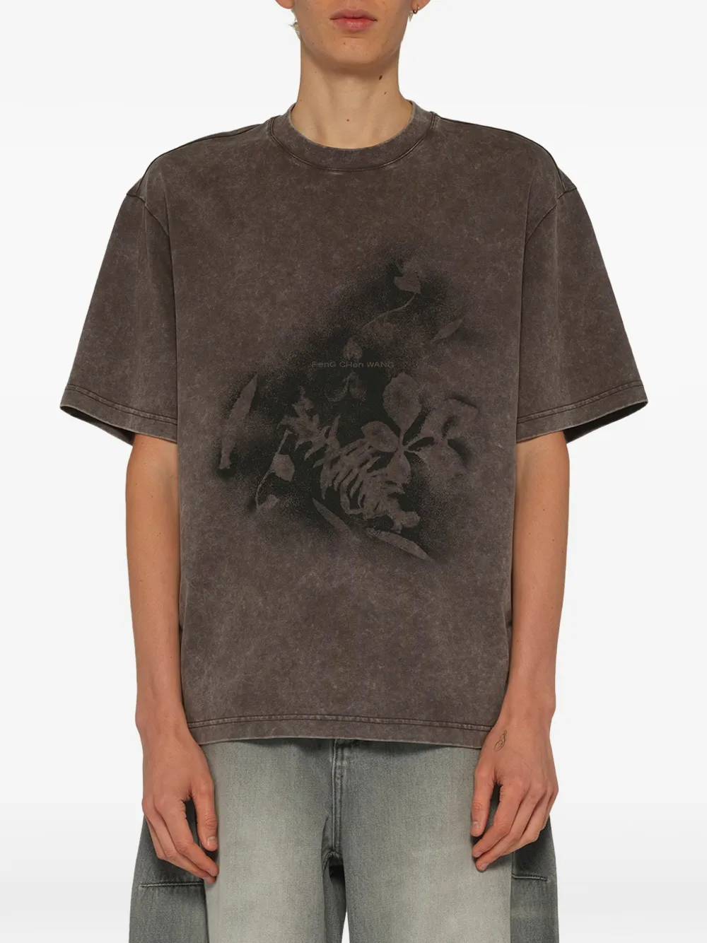 Feng Chen Wang T-shirt met verfspray en plantenpatroon Grijs
